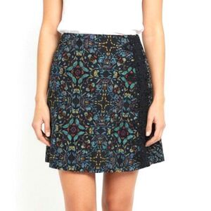 NWT Zara Black Kaleidoscope Floral Print Lace Sides Mini Skirt Size Medium